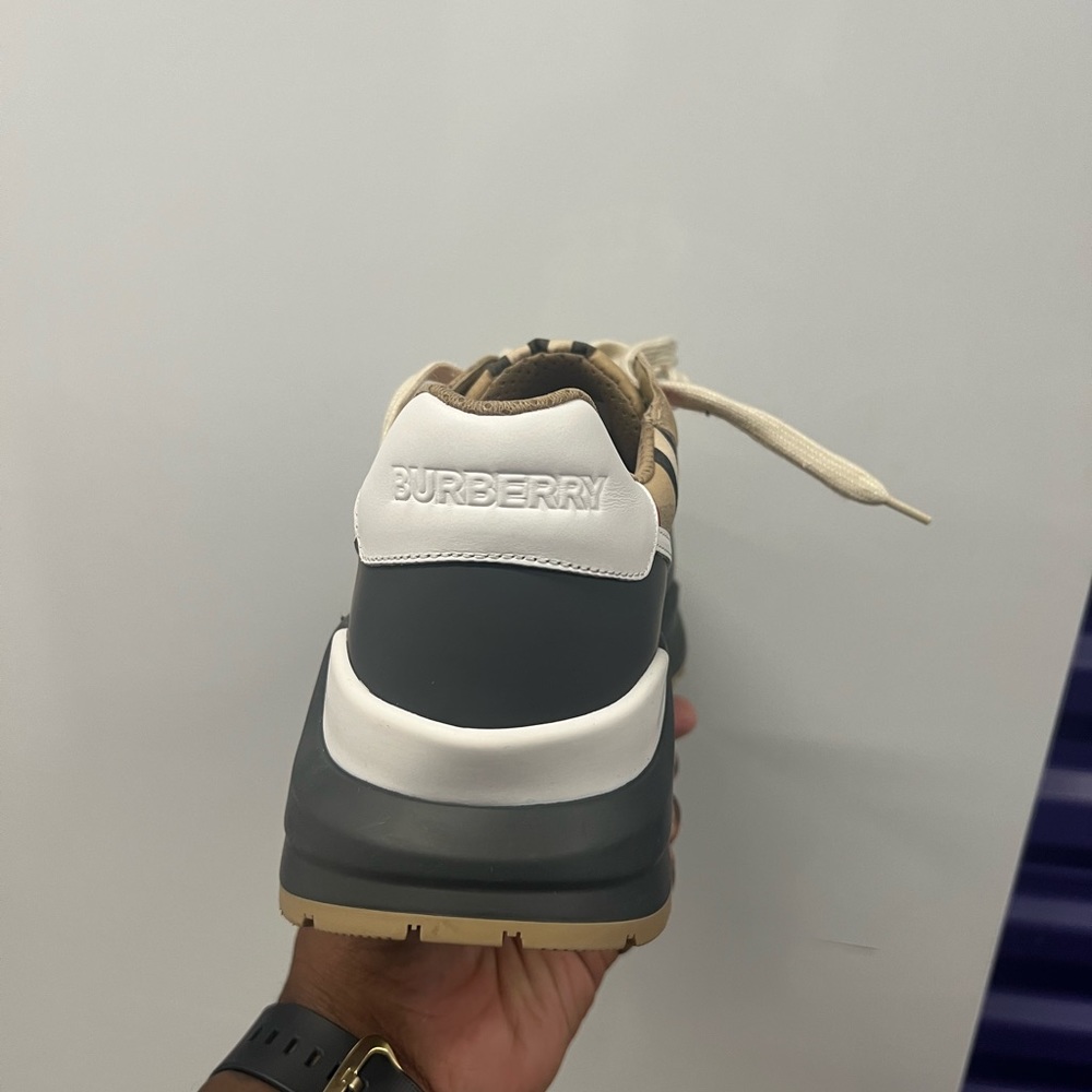 Burberry Sneakers Aunthentic Size 11 Never Worn